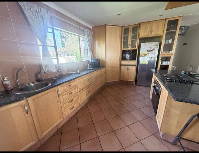 3 BEDROOM PROPERTY TO RENT IN SONNEVELD